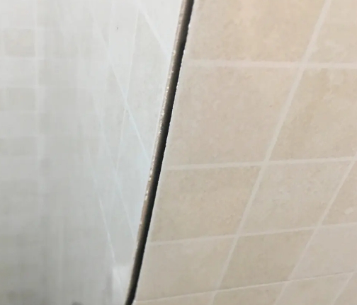 三明瓷砖空鼓维修公司分享阳台瓷砖脱落的修复过程可以分为以下几个步骤